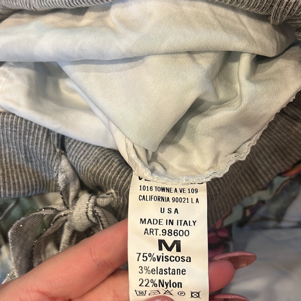NWT Venti6 Woman’s White Floral Graffiti Joggers Size M - Picture 7 of 7